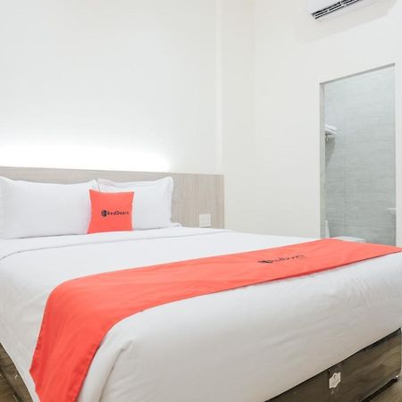 Reddoorz Plus @ Jalan Juanda Medan Luaran gambar