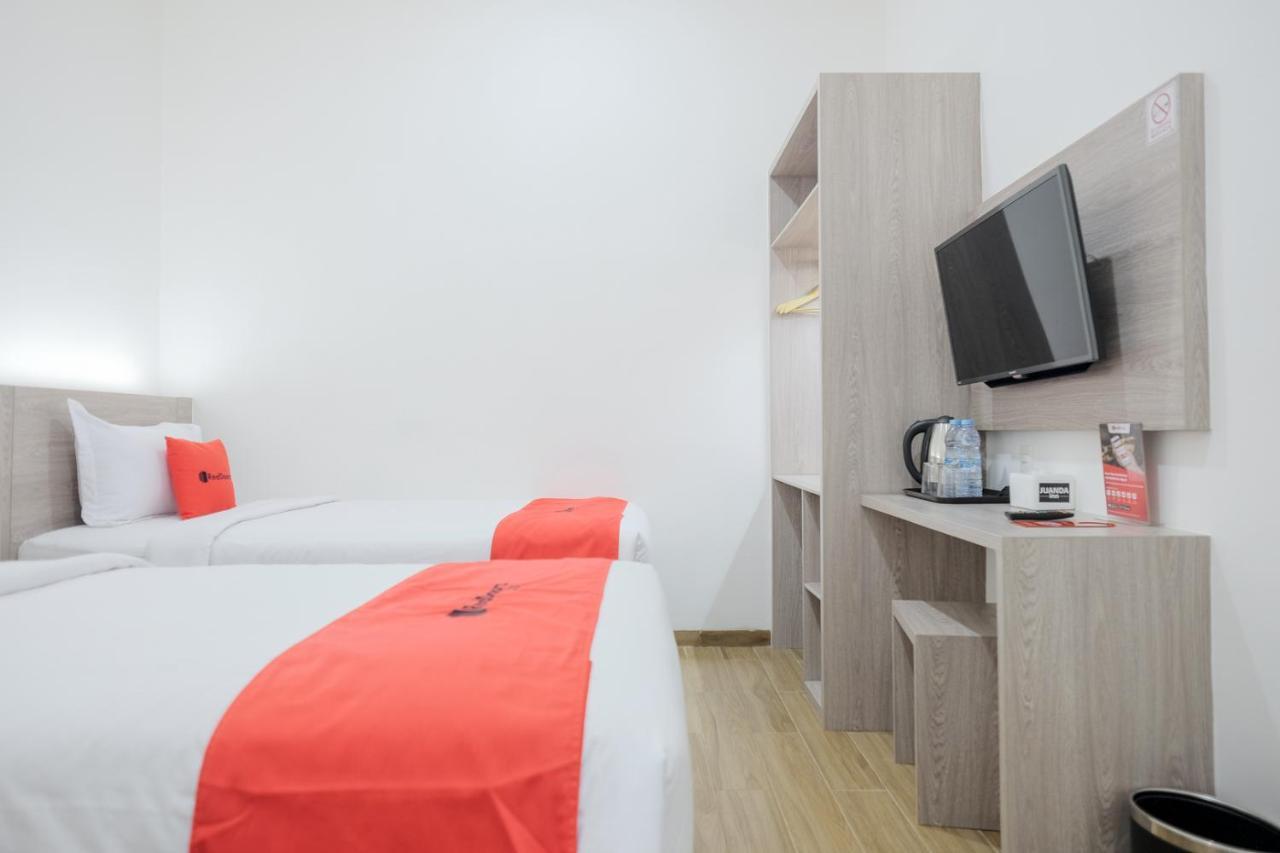 Reddoorz Plus @ Jalan Juanda Medan Luaran gambar