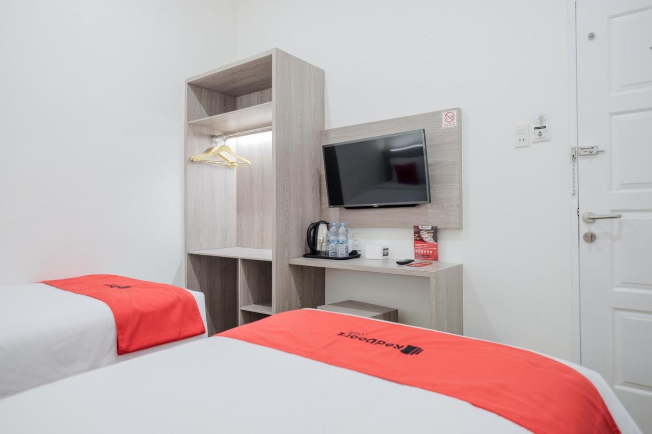 Reddoorz Plus @ Jalan Juanda Medan Luaran gambar